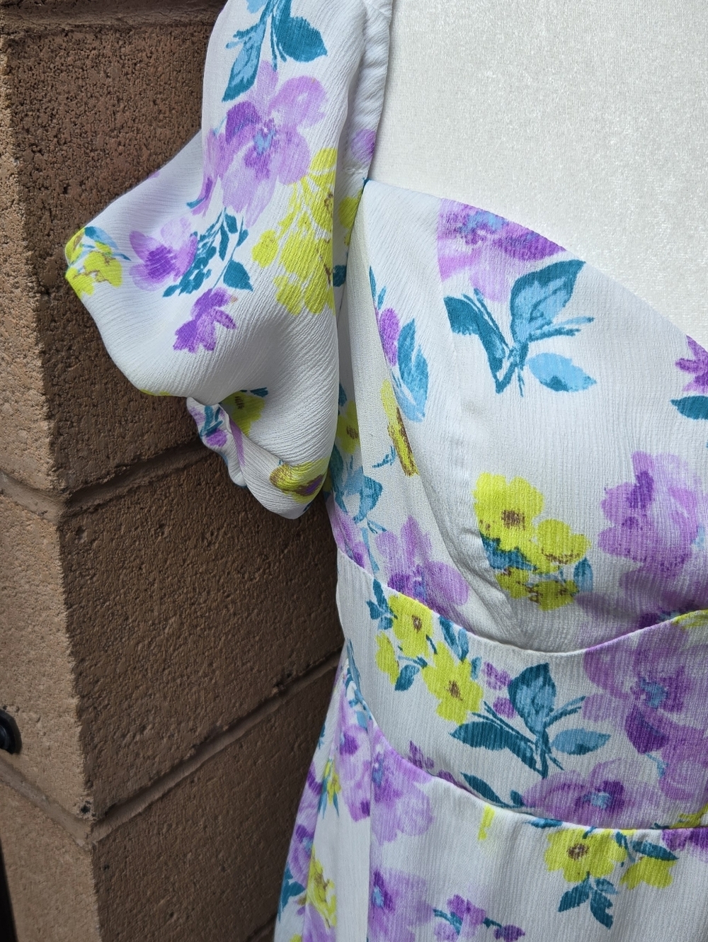 City Studio Sweetheart Puff Sleeve Floral Mini Dress in White - Picture 3 of 9